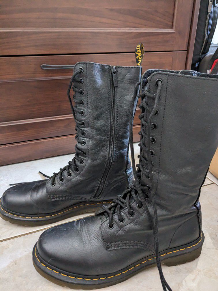Doc Martens 1B99 Virginia Leather Boots 