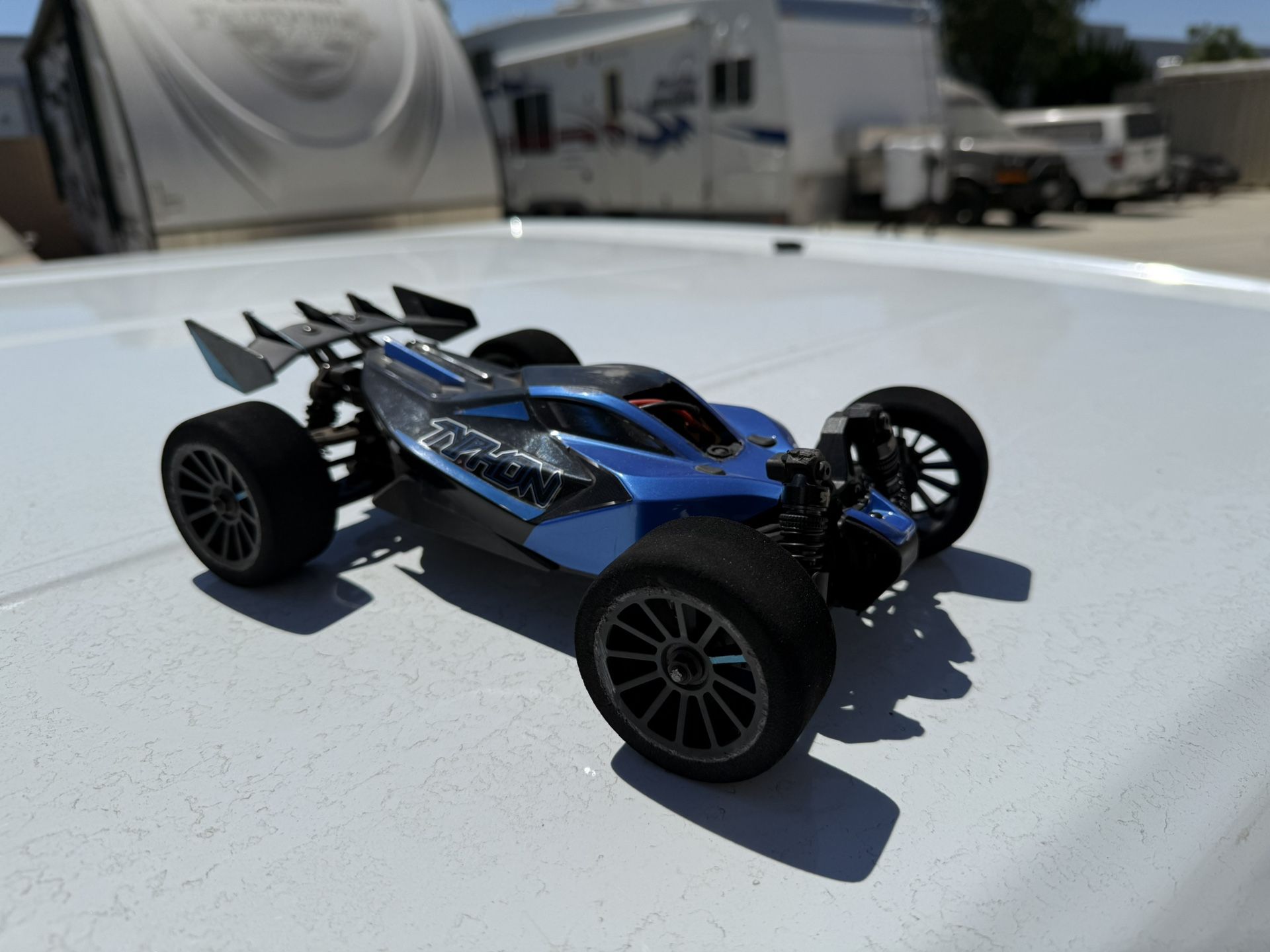 Arrma Typhon Grom Blx 4s