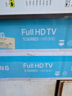 Brand New Samsung 32 in TVs