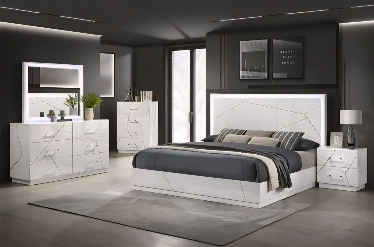 4 PC SET 1 QB+ 1 DR + 1 MR + 1 NS + NEW IN BOX (MATTRESS AND CHEST SOLD SEPARATELY)