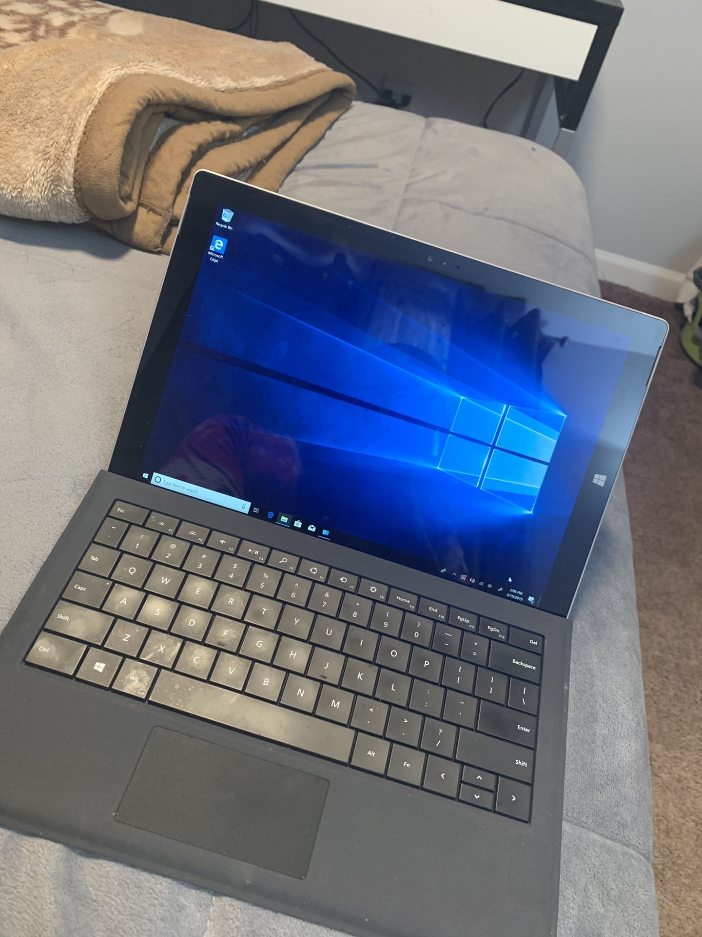 Surface pro 3 256 ssd, 8gb ram, intel i5