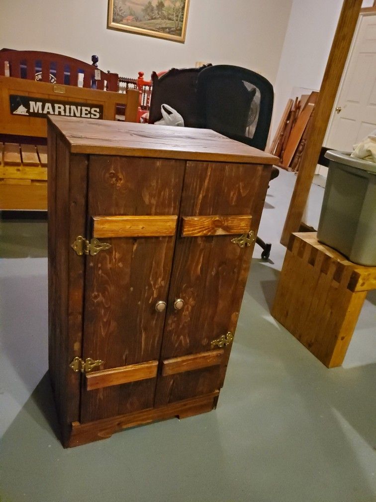 Cabinet Made From Pallet Wood