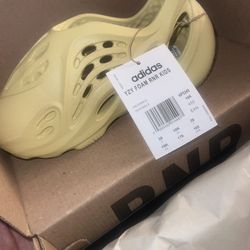 Adidas YXY Foam Runners 