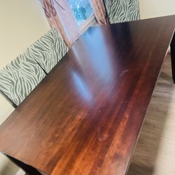 Table And 6 Chair  For 700