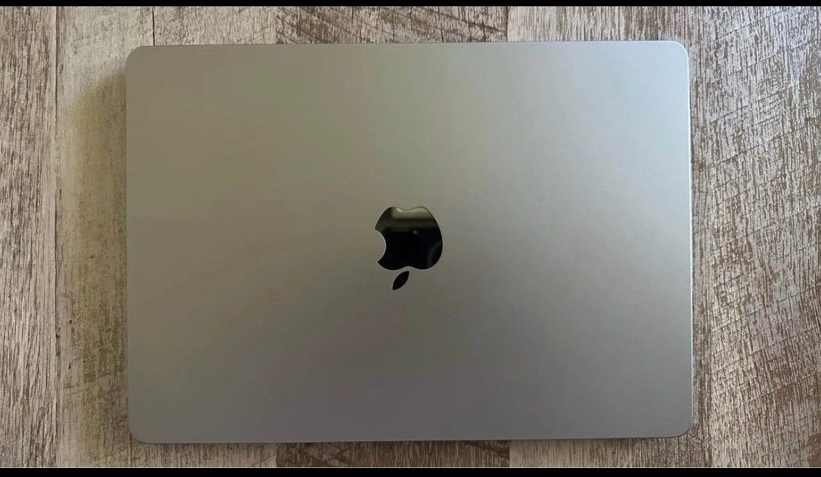2022 Apple MacBook Air 13.6 256GB Apple M2 Laptop / mint