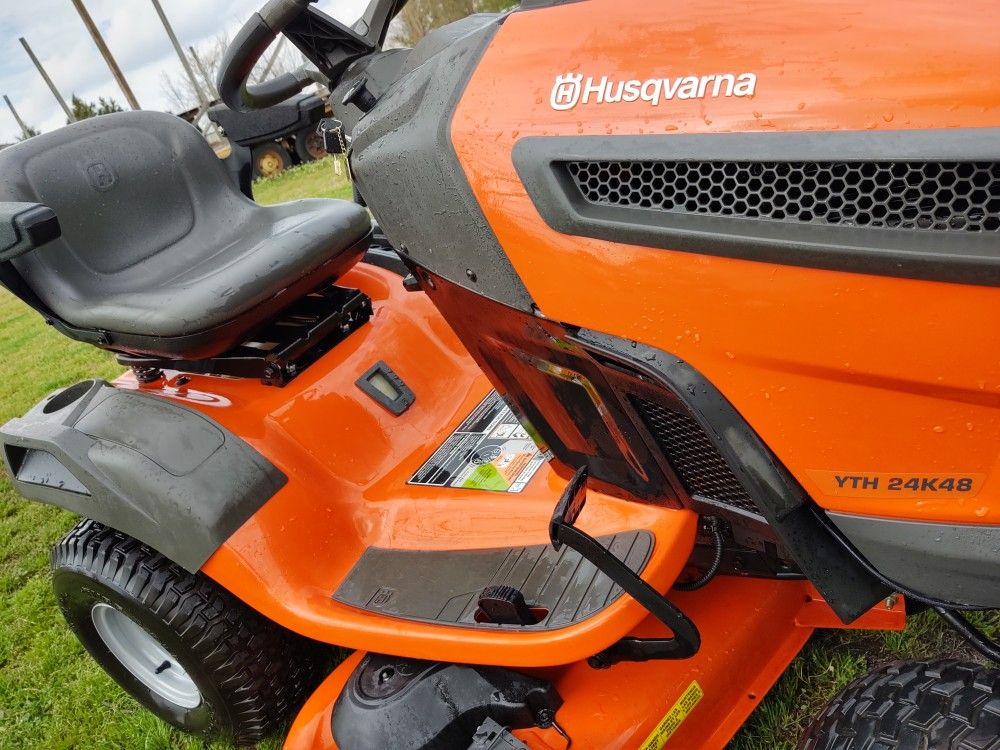 Husqvarna YTH24K48 riding mower! 164 hrs 24hp VTwin Kohler eng 48