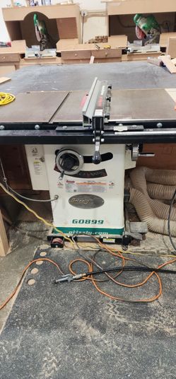 Used like new Grizzly 10" table saw.