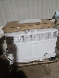 Aire acondicionado de pared Keystone de 12 000 BTU con calefacción adicional y deshumidificador, 230 V, con control remoto para habitaciones pequeñas