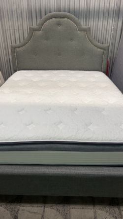 Lovely 🌟💜Queen 💜🌟mattress and 💜🌟box spring