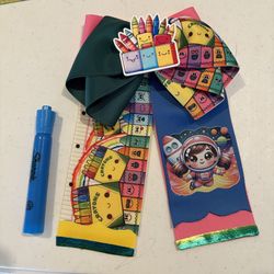 🚨 MOM ALERT 🚨 Tomorrow’s the first day of school! 🎒✏️ Don’t send your little girl out bow-less 😱  🎀 We’ve got it ALL: ✨ First day bows ✨ Every da