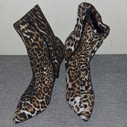 SoME zip-up leopard 4"heel sz 8 boots. Brand new, never worn! Fits like a glove. super sexy!
