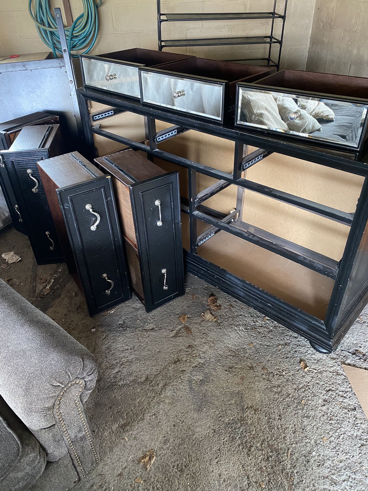 Dresser With Mirror