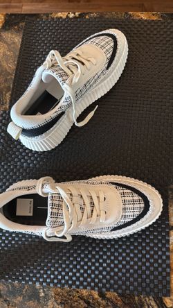 Ladies designer gym shoe