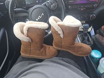 Chestnut Suede Shearling-Lined Winter Boots