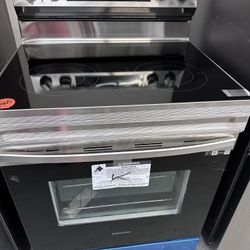 Brand New Samsung Range - Scratch N Dent Works Perfect 