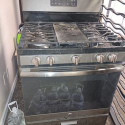 Gas Stove  With A Flatt Grill 