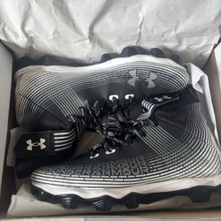 Men’s 10.5 Football Cleats