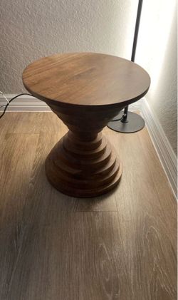 Pretty Home decoration real wood table ! New ( Ask for price)