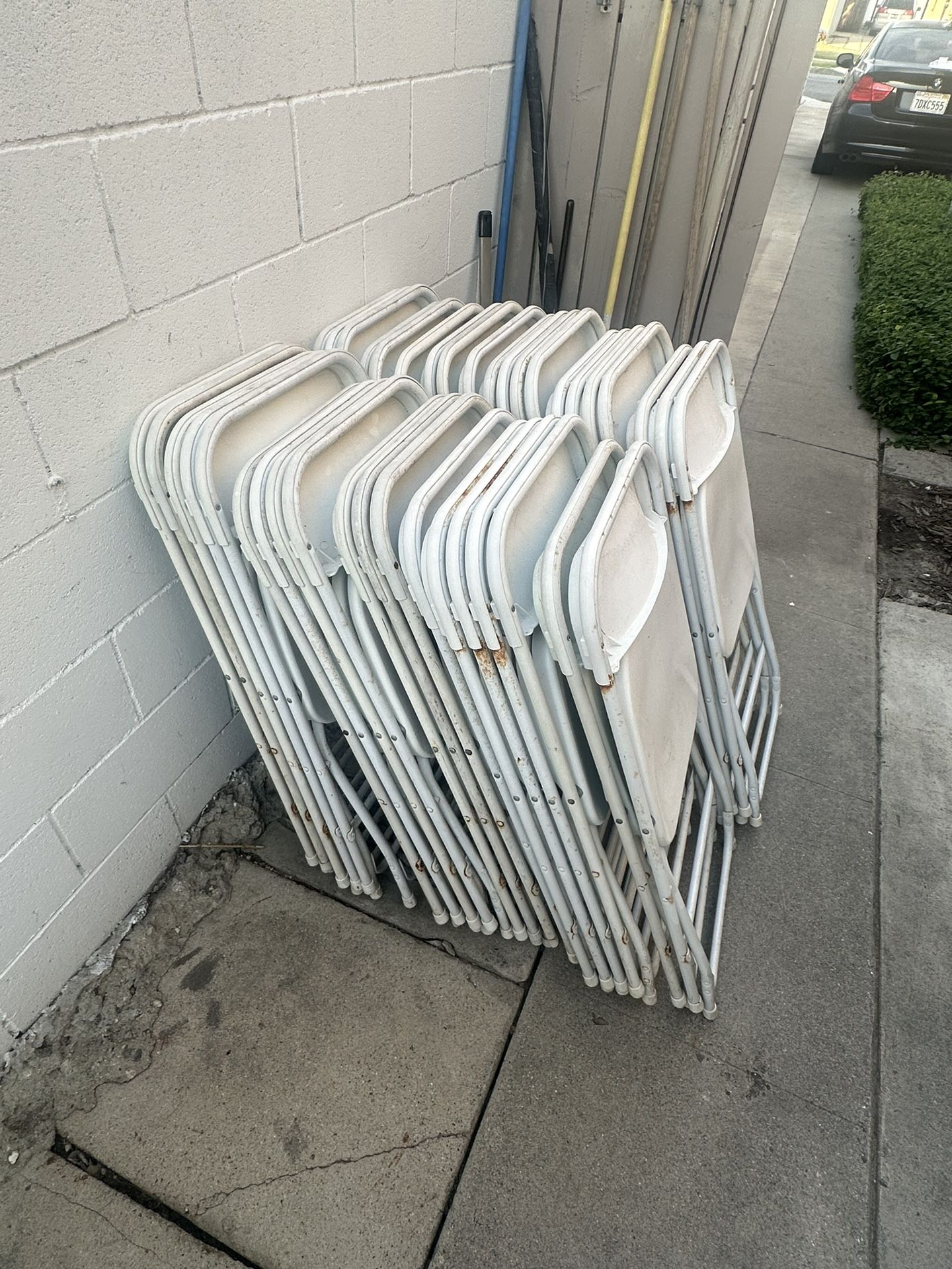 White Plastic Folding Chairs 39 And Cart norwalk
