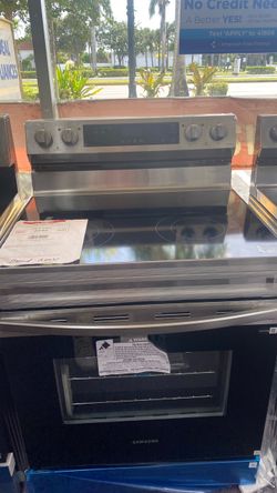 Samsung 6.3 cu. Ft. Smart Freestanding Electric Range with Steam Clean