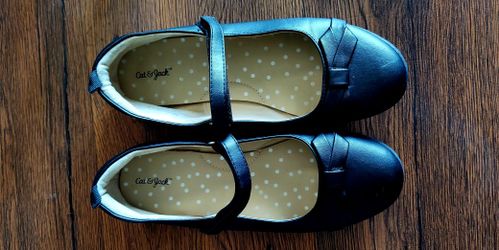 Big Girls Flats. Dress Shoes Size 4