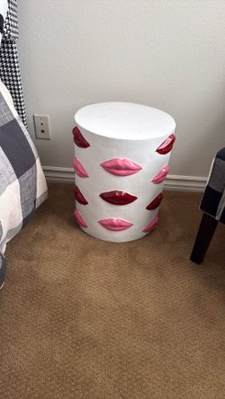 Free Ceramic Stool or Table