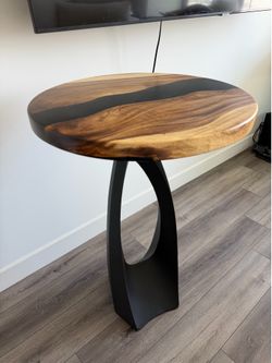 Coffee and bar table (2 items)