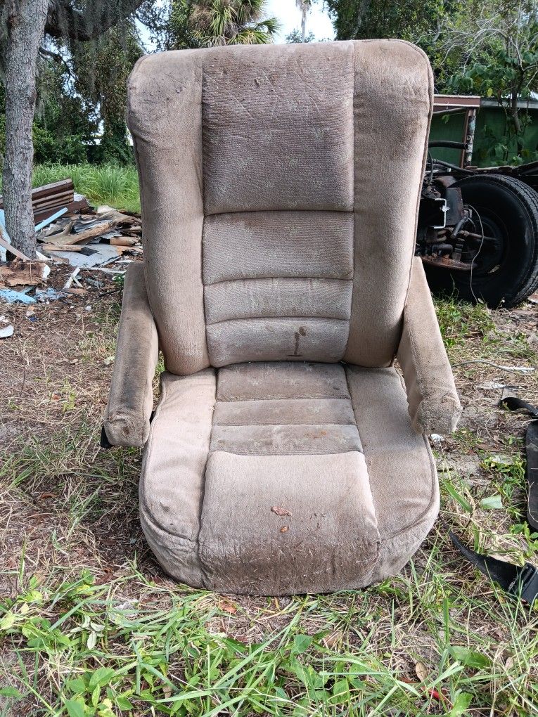 2 Captain Seats