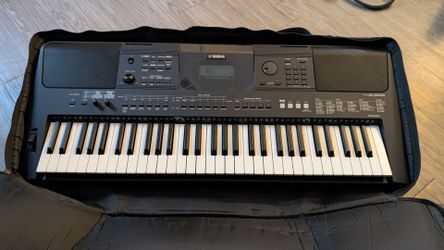 Yamaha PSR-E453 Digital Keyboard + Gig Bag & Stand !Priced To Sell!