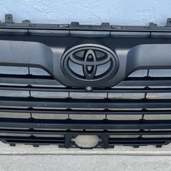 2022-2024  Toyota Tundra Grill OEM Part # 53114-0C430 - Good condition 