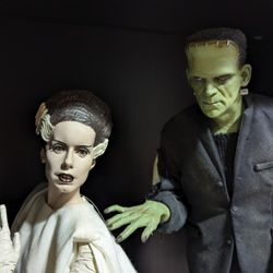 Sideshow Collectibles Universal Monsters Frankenstein monster Bride Of Frankenstein Premium Format Statue 