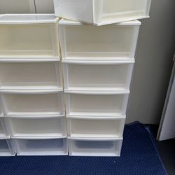 Set of 5 Plastic Stackable Drawer Good Condition 