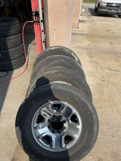 2017 Ram 3500 18” Whhels With 275/70/18 Tires With About 15percent Tread Life Temaining They Are Worn Flat Incudes All Lug Nuts And Cebtet Caps