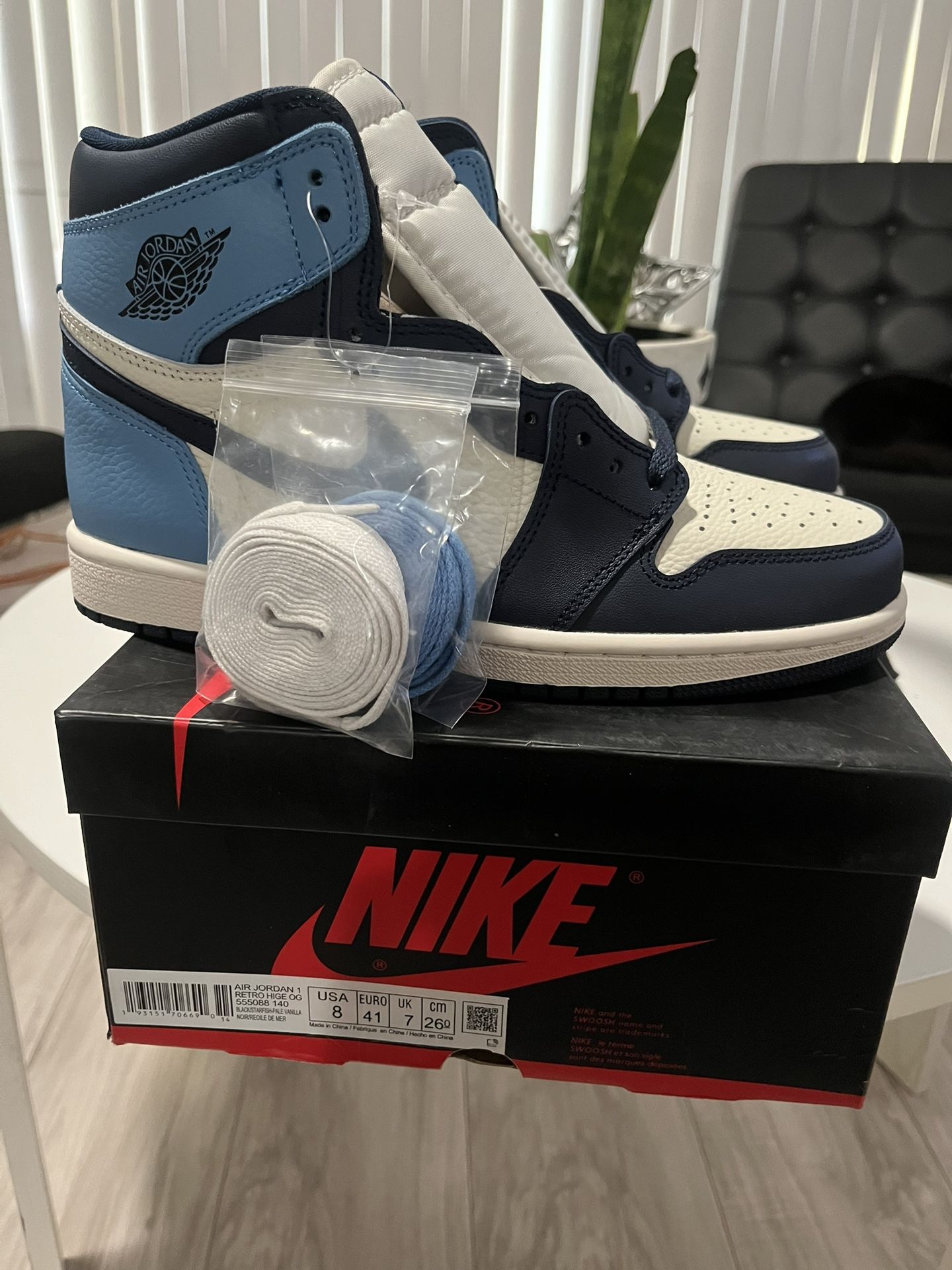 New retro 1 jordans obsidian Size 8 Mens.