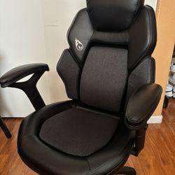 DPS Gamer Chair Black 