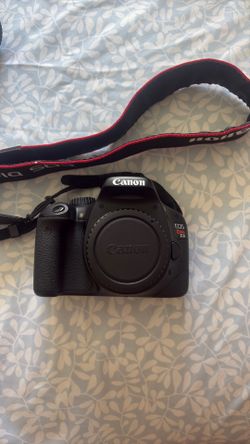 Canon EOS Rebel T2i DSLR Camera