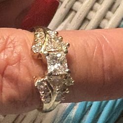 1.44ct Total Wt Diamond And 14 Kt Gold Ring Size