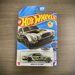 Hot Wheels 2025 Mainline Wild Widebody ZAMAC Jaguar XJC V12 Coupe Silver #238