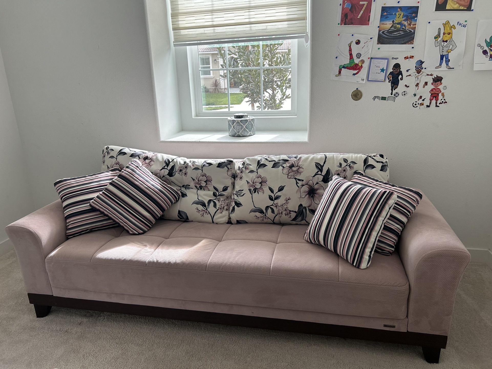 Free - Lovely sofa 🌹