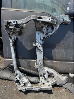 Parts 2006 BMWÂ 325i 4 Door Sedan Subframe $350