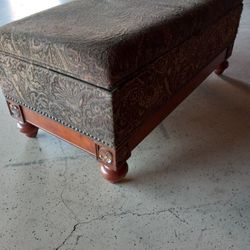Bombay Classic Cedar Chest $35