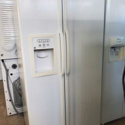 Refrigerator..white GE Brand 
