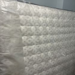 Queen size SEALY Mattress & Box Spring for Sale -$200 (Was $600)