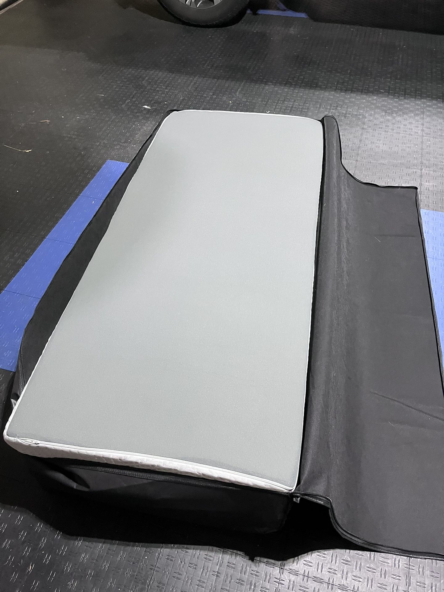 Tri-fold queen memory foam mattress