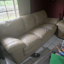 Natuzzi Sofa And Love Seat Leather Couches