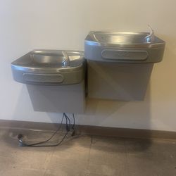 Elkay  Water Fountain 