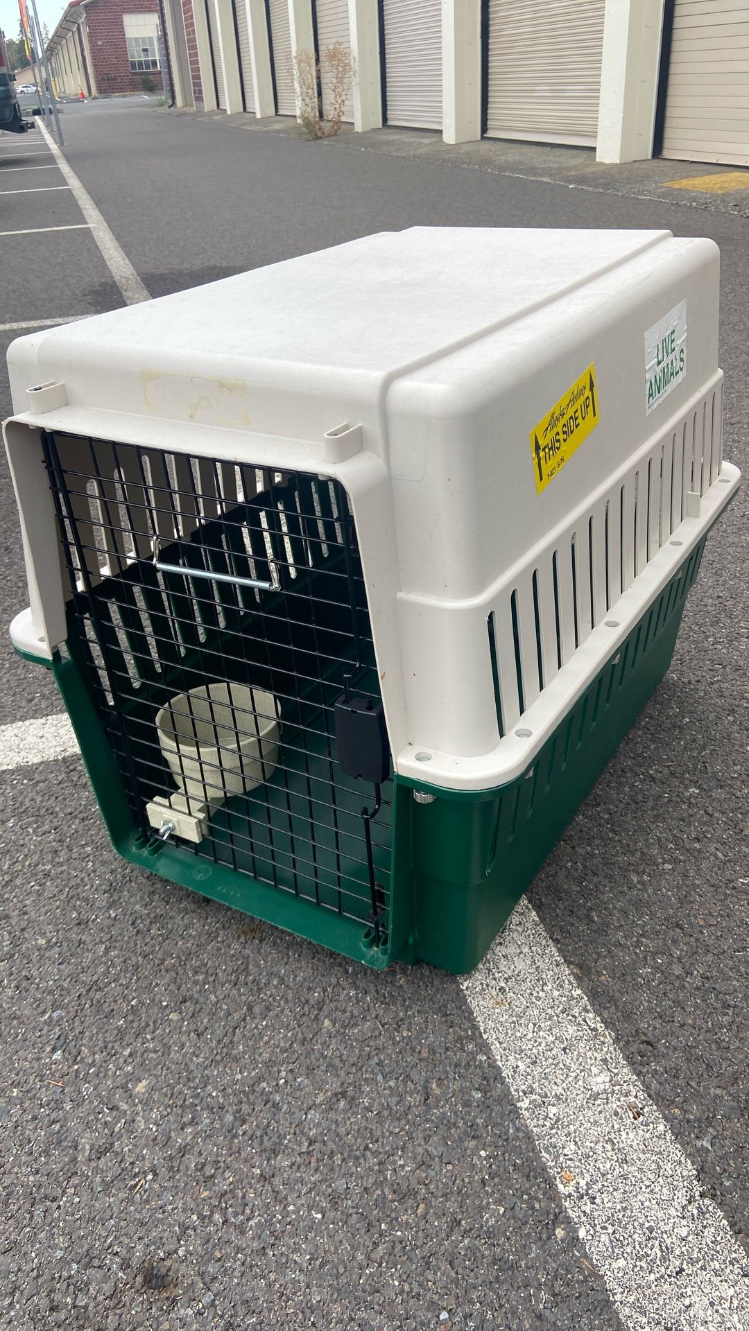 Dog Kennel Price 25$. Pick Up. E. 72nd. and Grand View. E. Tacoma