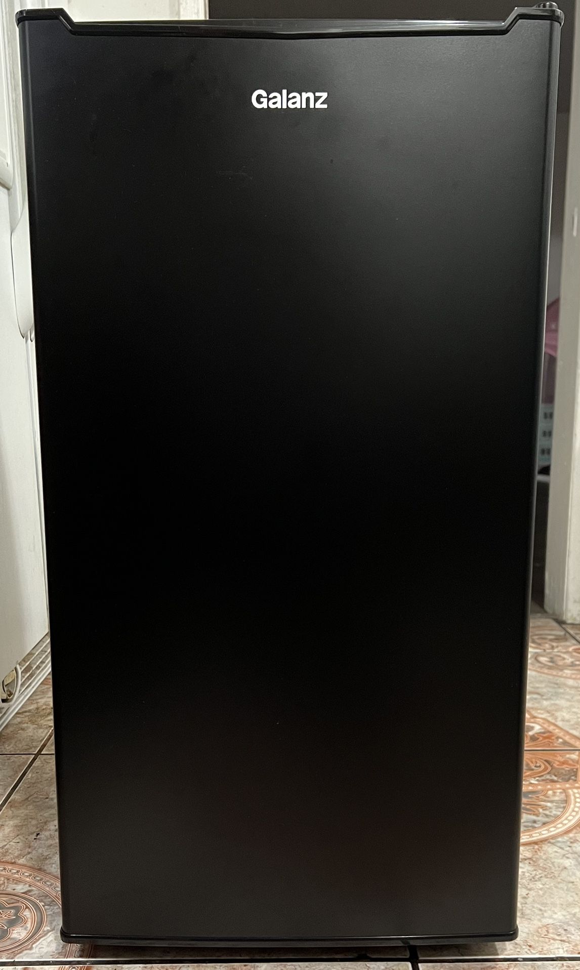 Galanz, Mini Fridge, Works Great.. 2’9” Tall- 75$ Obo