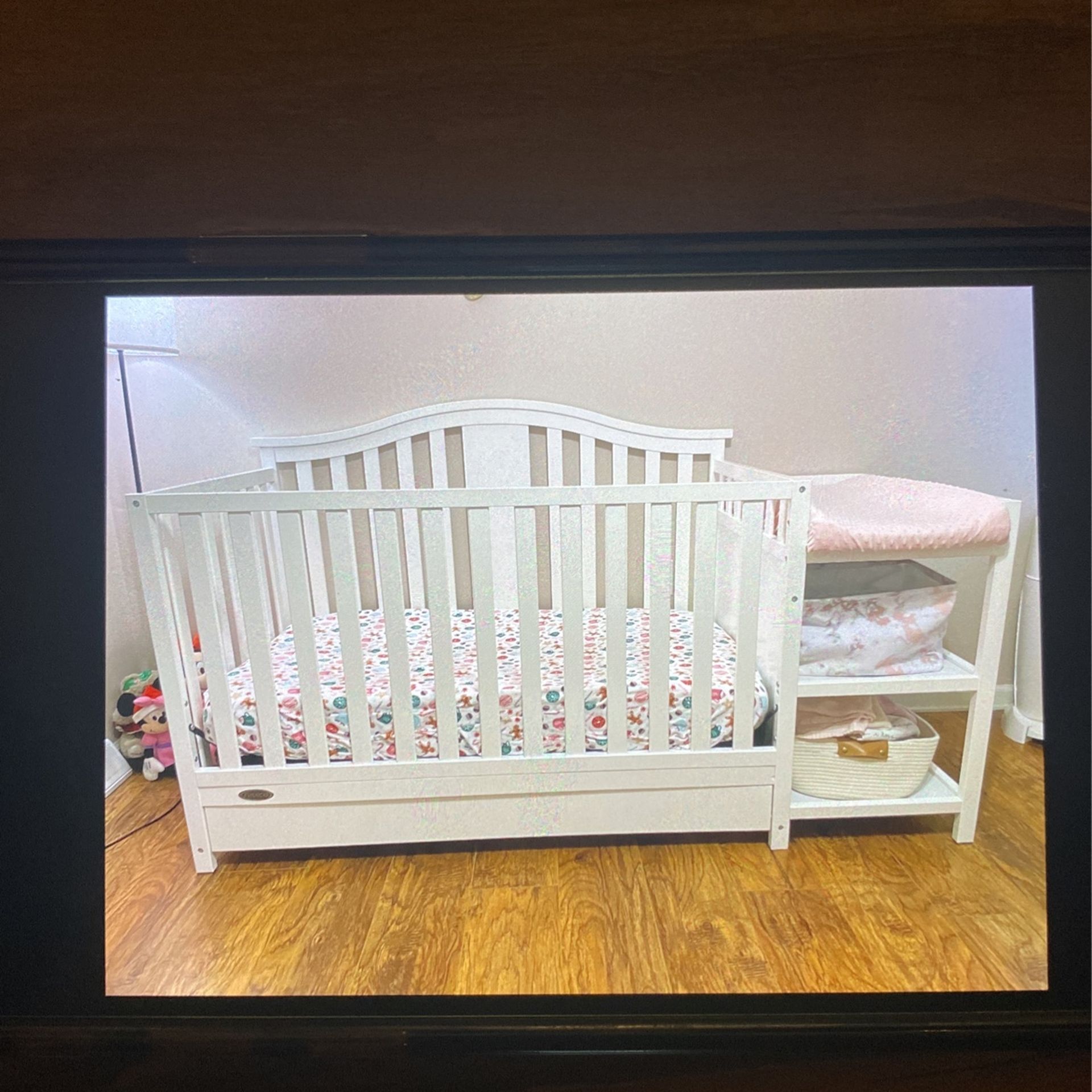 Crago Solano 4 In 1 Crib and Changer