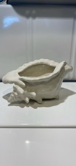 Vintage ceramic conch shell planter